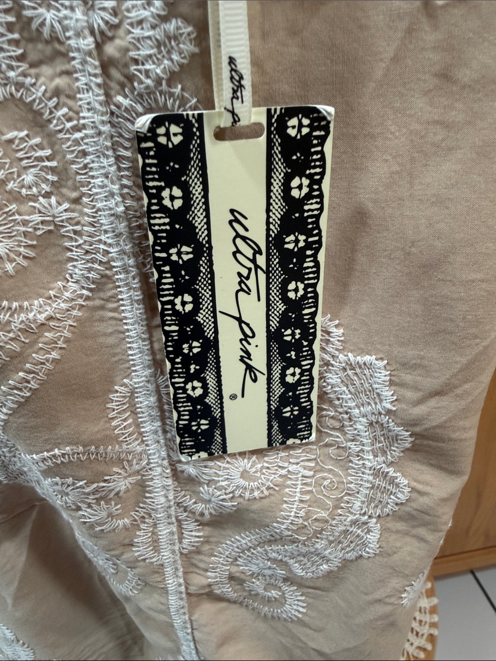 Ultra Pink NWT Beige Embroidered Lace Tank Top Boho Festival Cottagecore L - Picture 2 of 7